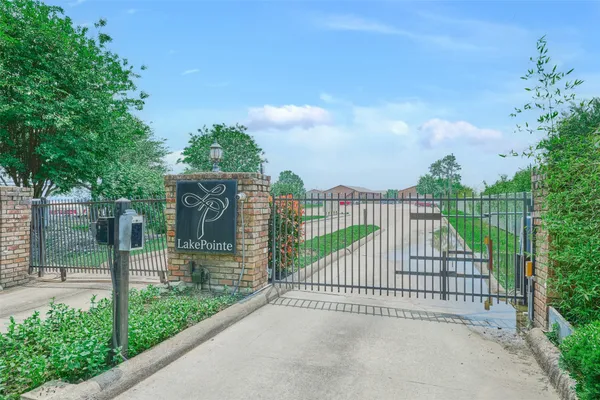 $289,000 | 801 River Road, Unit 105D, Montgomery, TX 77356