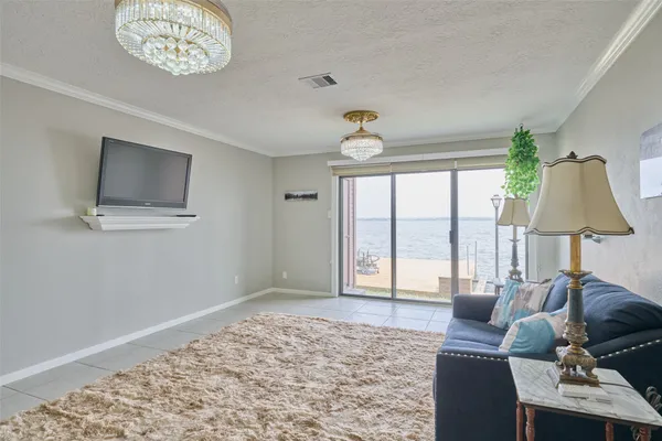 $289,000 | 801 River Road, Unit 105D, Montgomery, TX 77356