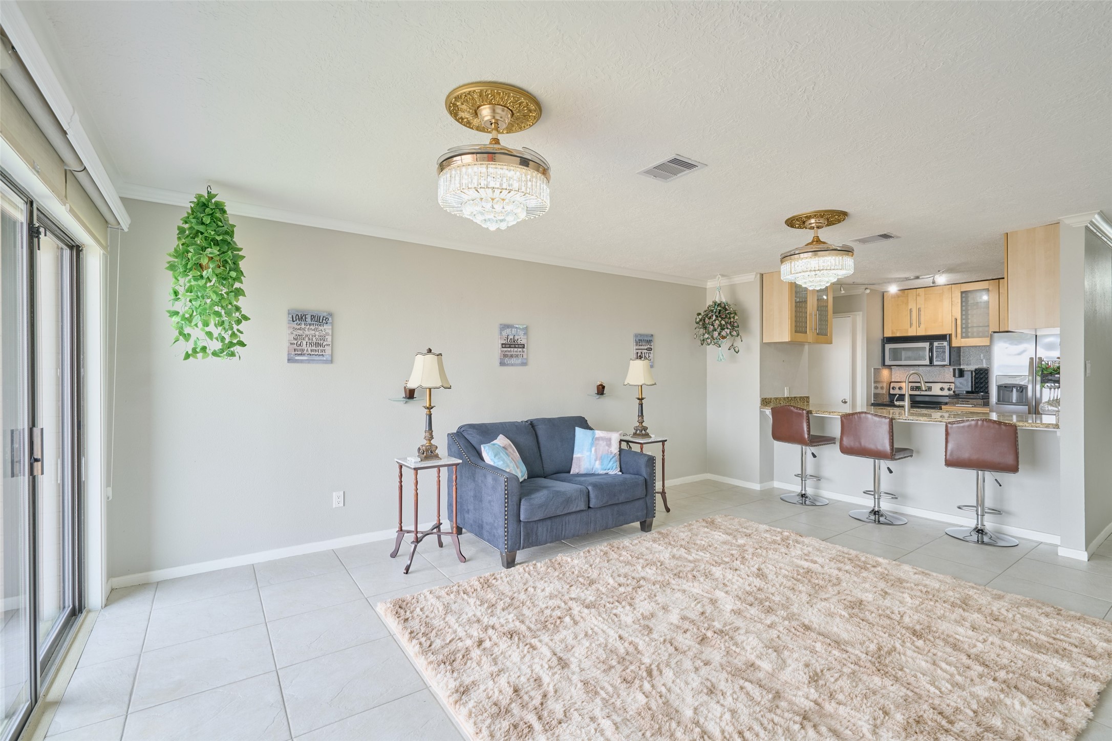 801 River Road, Unit 105D Montgomery, TX 77356 - Photo 8 of 32 a living room with furniture