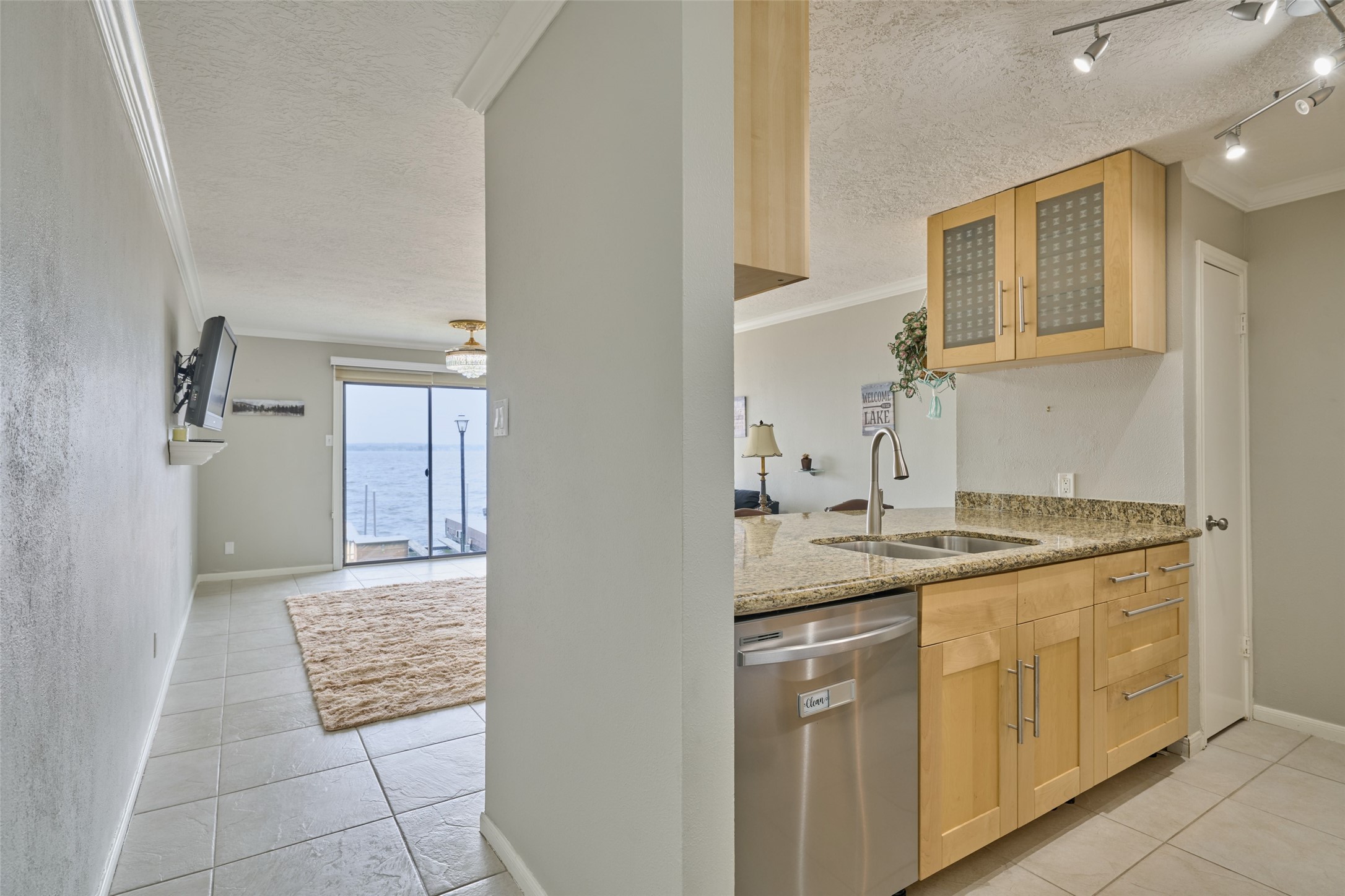 801 River Road, Unit 105D Montgomery, TX 77356 - Photo 9 of 32 a bathroom with a granite countertop sink a toilet and a shower