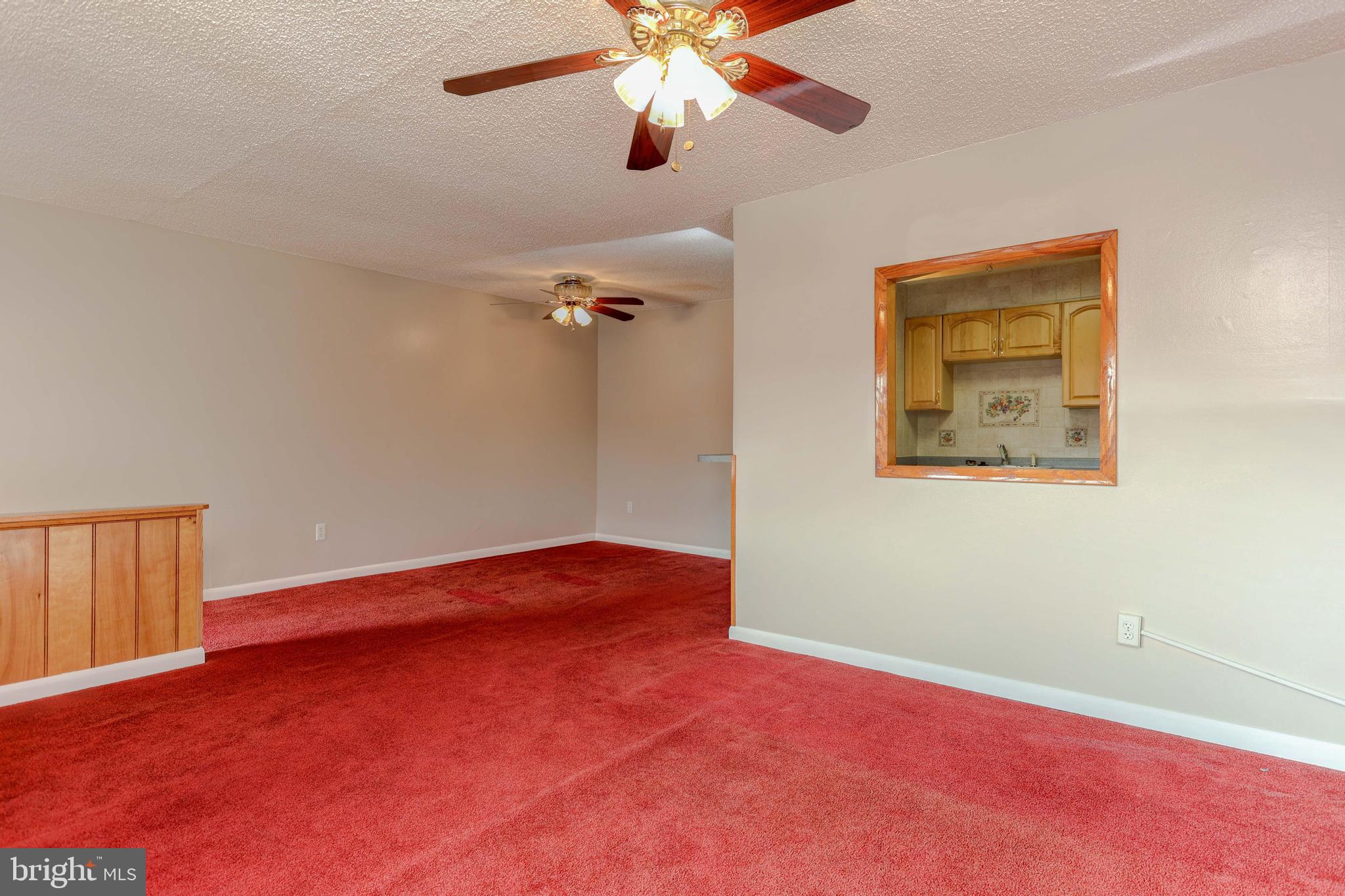 10828 Heflin Road Philadelphia, PA 19154 - Photo 11 of 31 Living Room