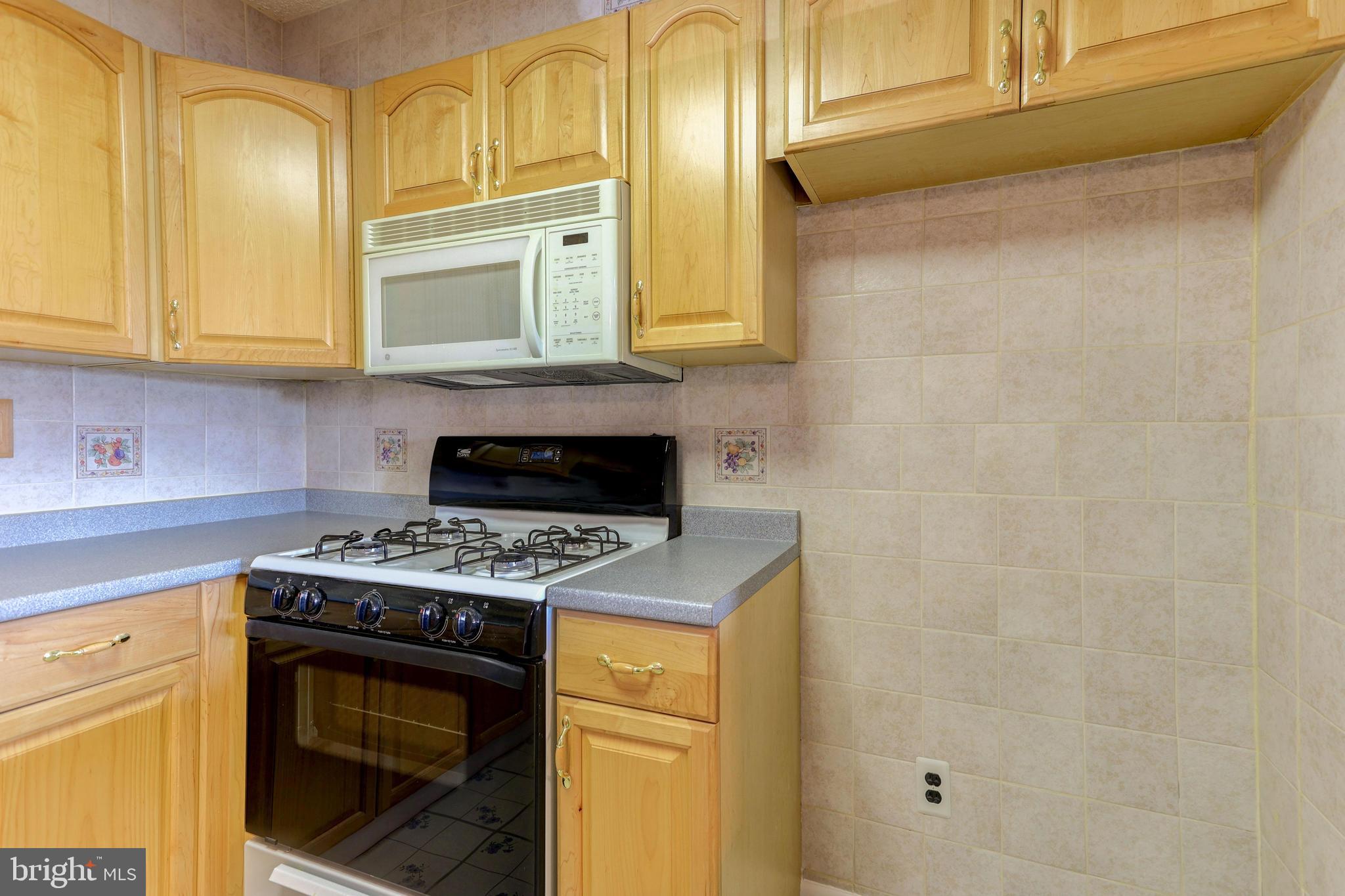 10828 Heflin Road Philadelphia, PA 19154 - Photo 15 of 31 Kitchen