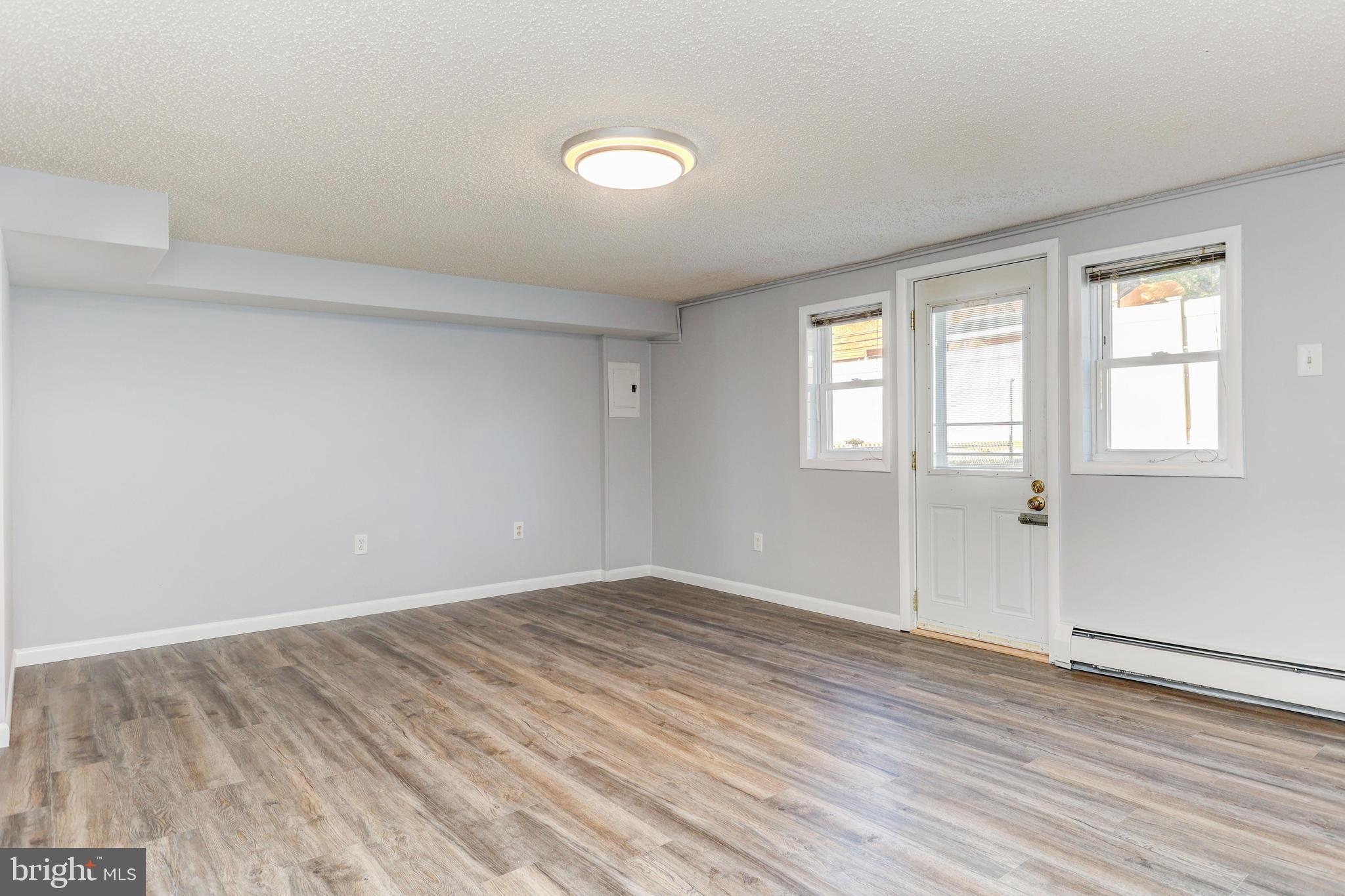 10828 Heflin Road Philadelphia, PA 19154 - Photo 23 of 31 Family Room