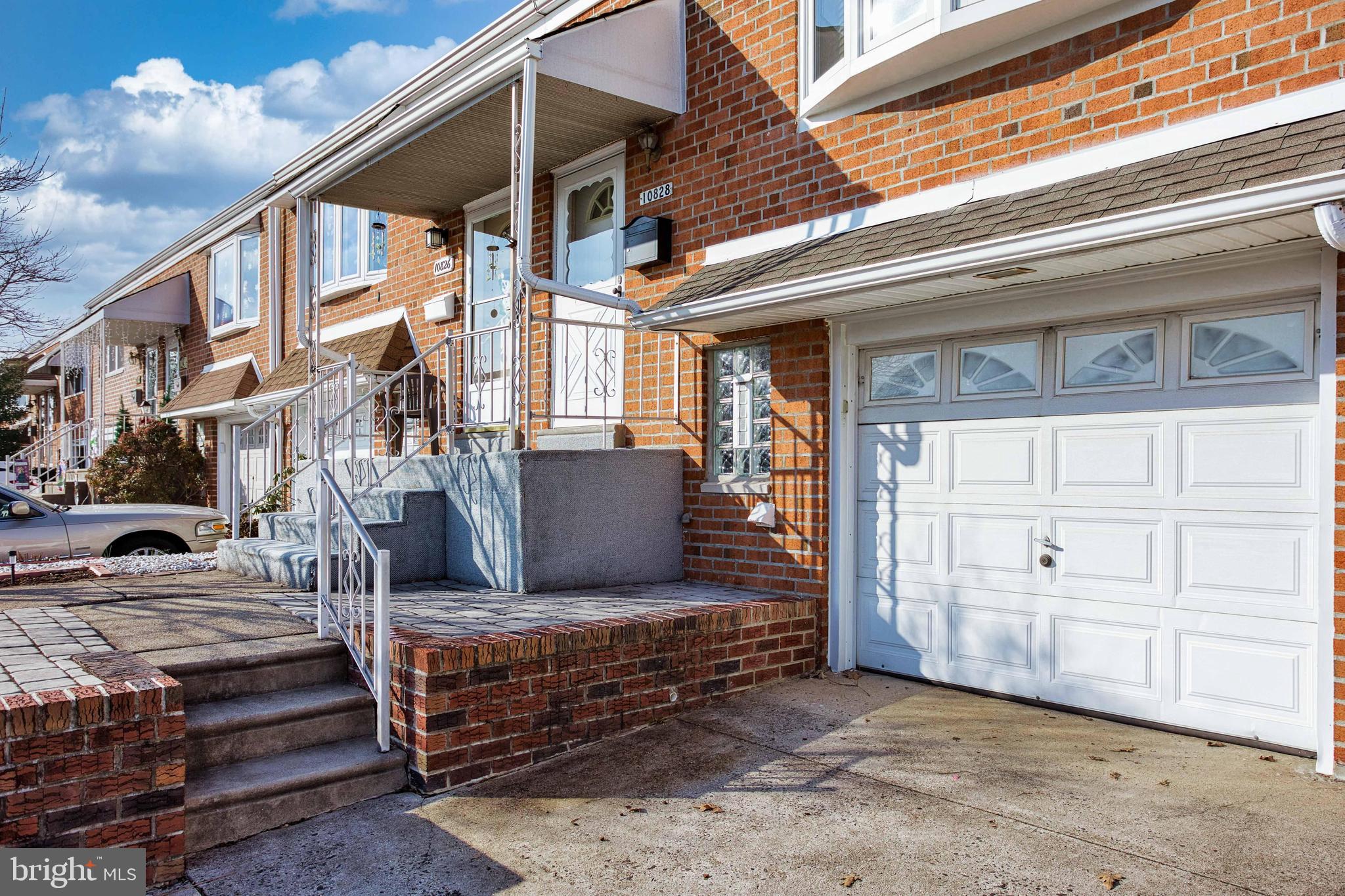 10828 Heflin Road Philadelphia, PA 19154 - Photo 6 of 31 Garage Door & Driveway