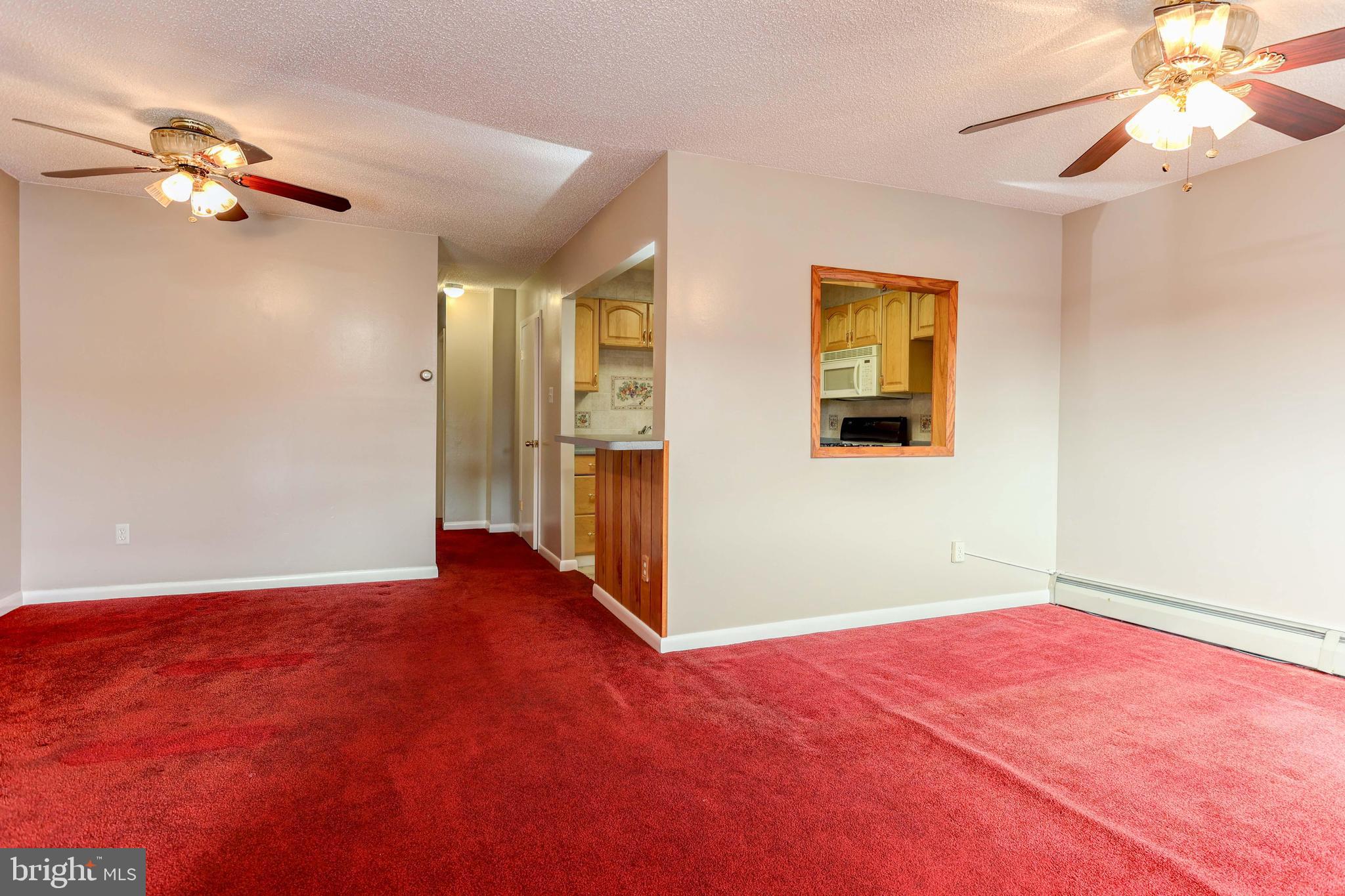 10828 Heflin Road Philadelphia, PA 19154 - Photo 8 of 31 Living Room