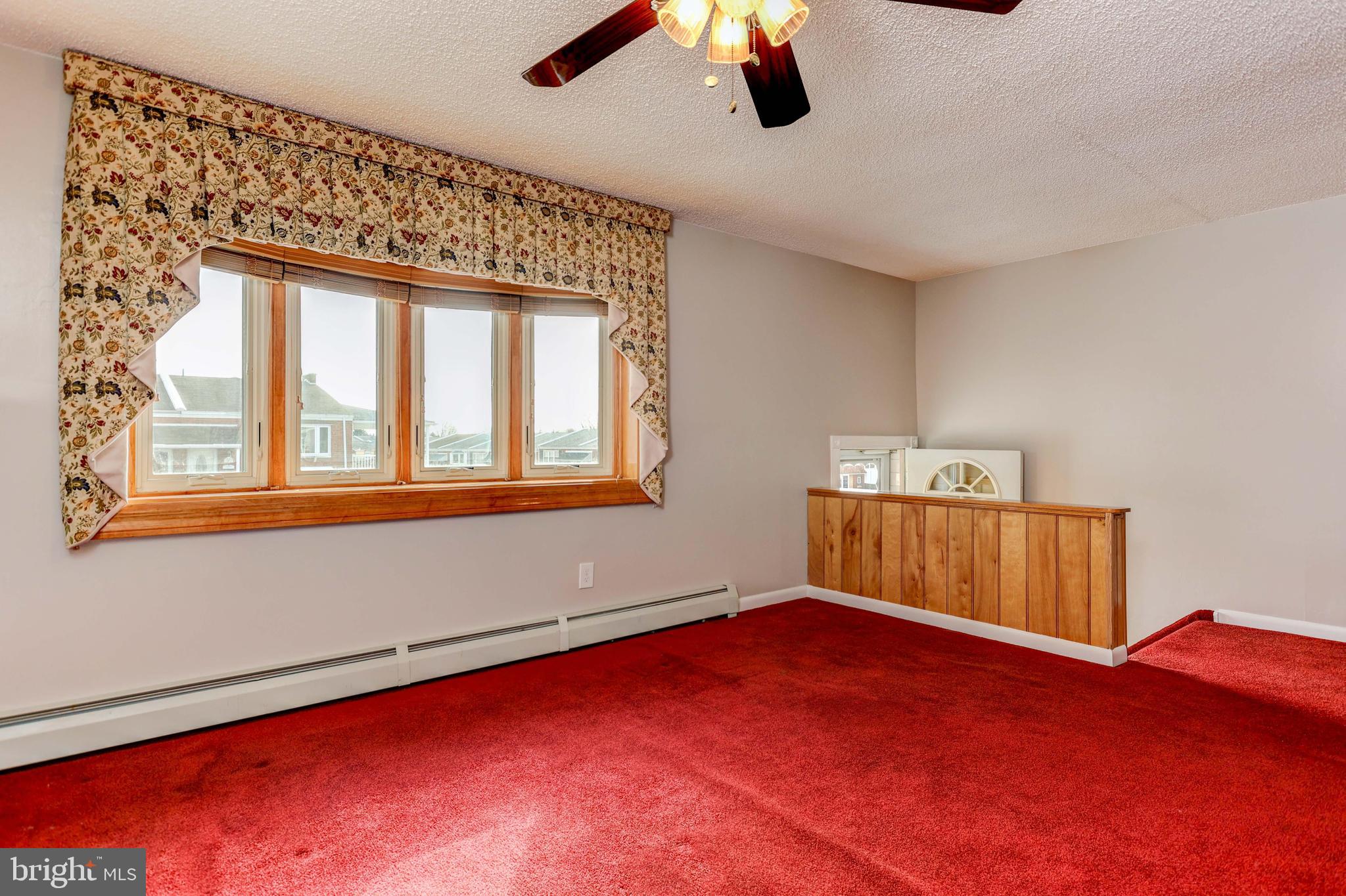 10828 Heflin Road Philadelphia, PA 19154 - Photo 10 of 31 Living Room