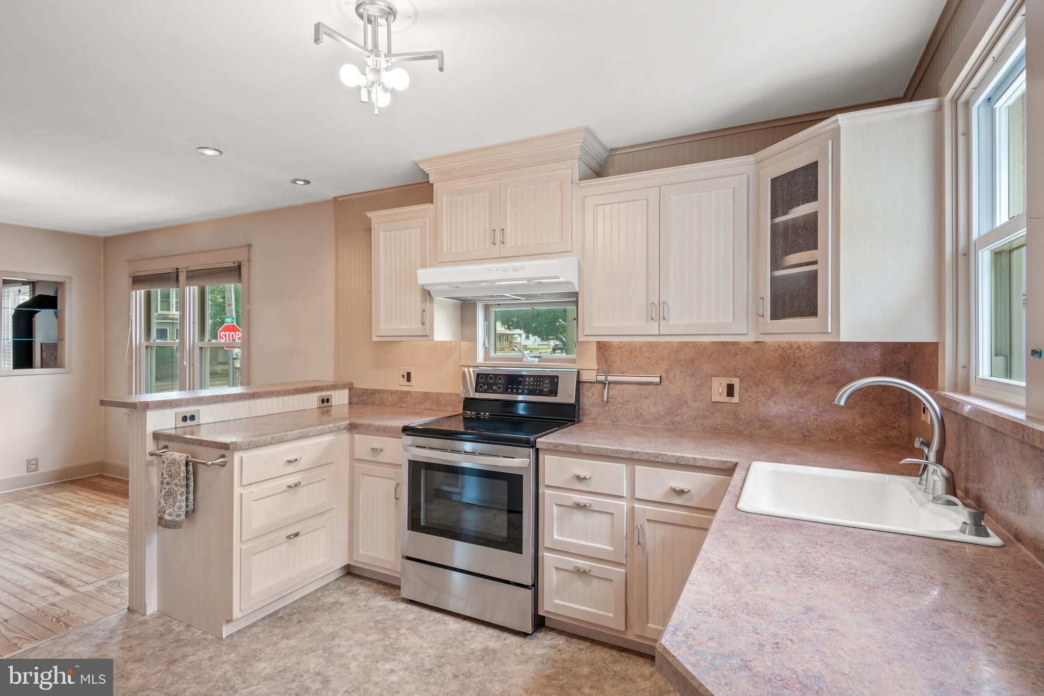 320 South Cedar Street Lititz, PA 17543 - Photo 8 of 32