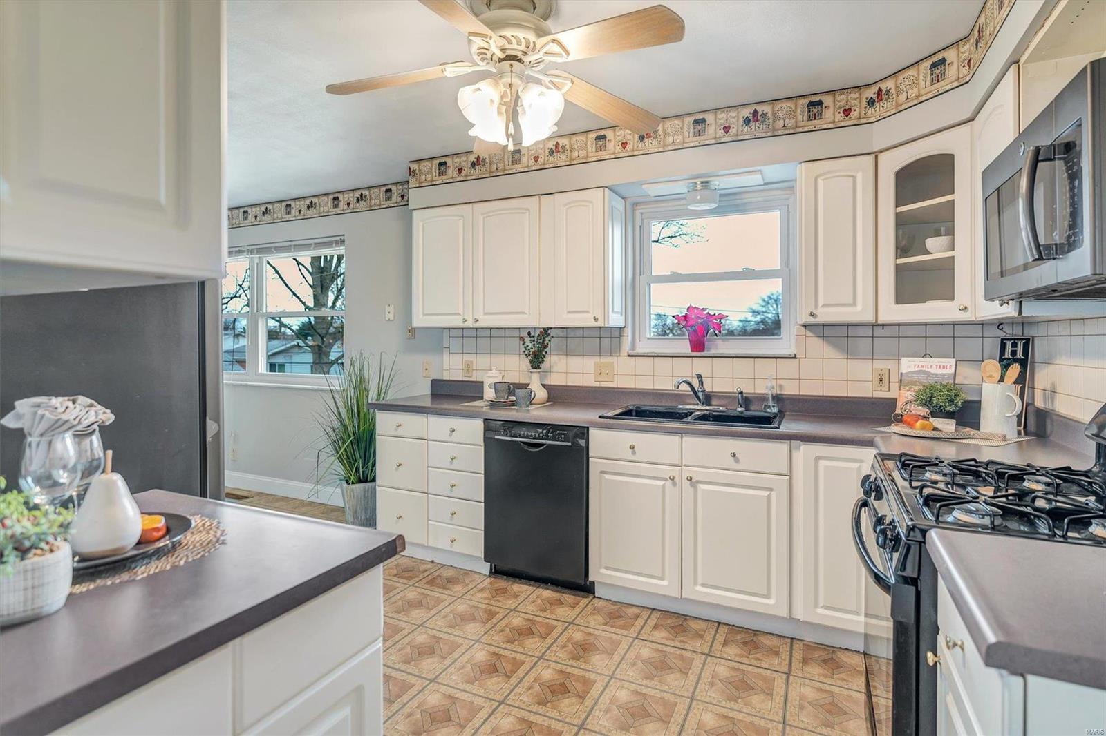 4622 Weber Road St. Louis, MO 63123 - Photo 4 of 21 Gallery Image 4