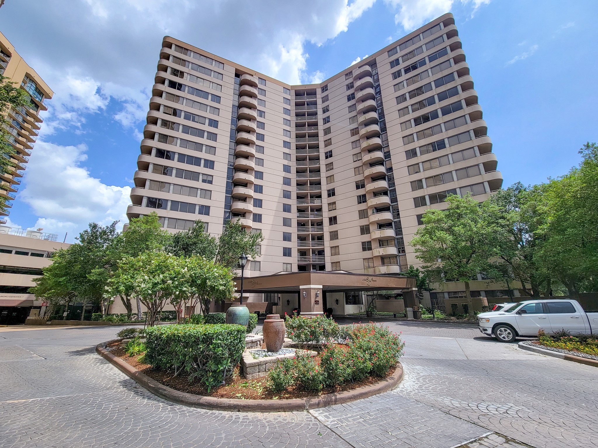 3525 Sage Road, Unit 1605 Houston, TX 77056 - Photo 17 of 33 Experience upscale living at 3525 Sage Condos, a pristine high-rise nestled in the vibrant Galleria area. Enjoy seamless connectivity to major thoroughfares, with quick access to 59 and 610.