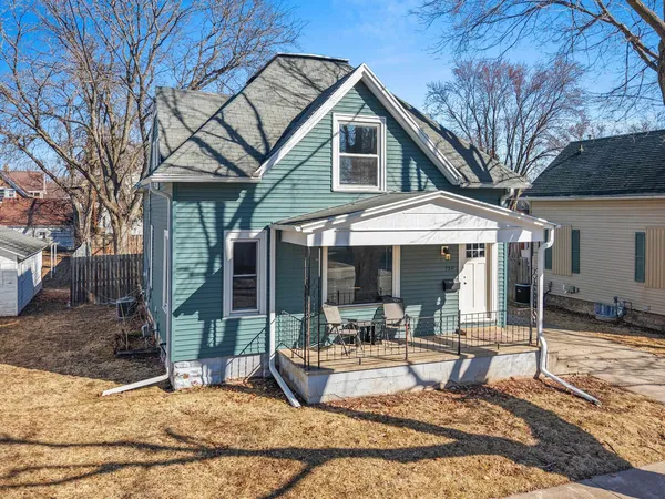 $275,000 | 730 West Oklahoma Street, Appleton, WI 54914