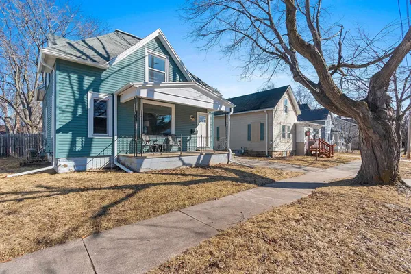 $275,000 | 730 West Oklahoma Street, Appleton, WI 54914