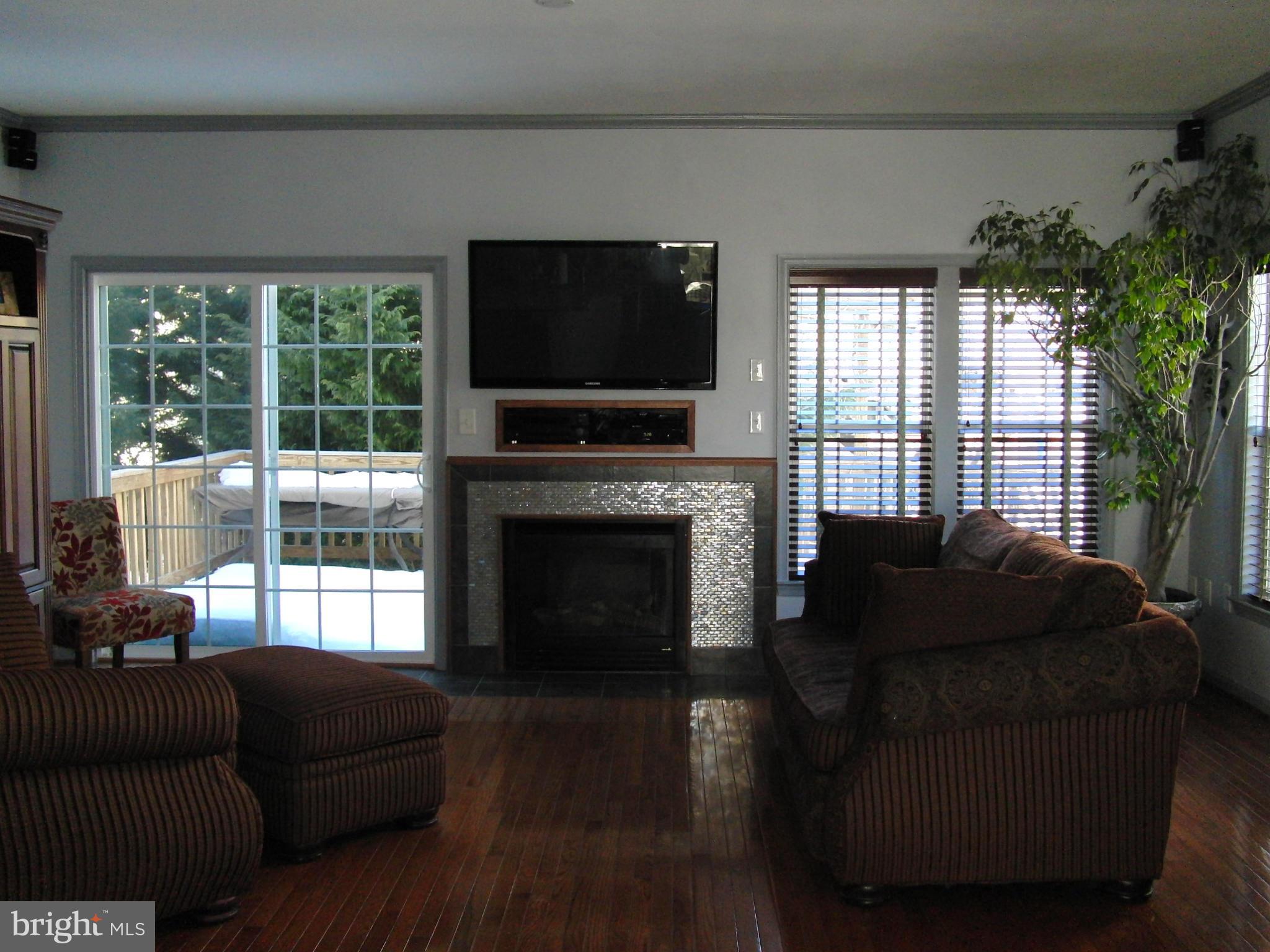 14027 Rockingham Road Germantown, MD 20874 - Photo 12 of 30 Family Room
