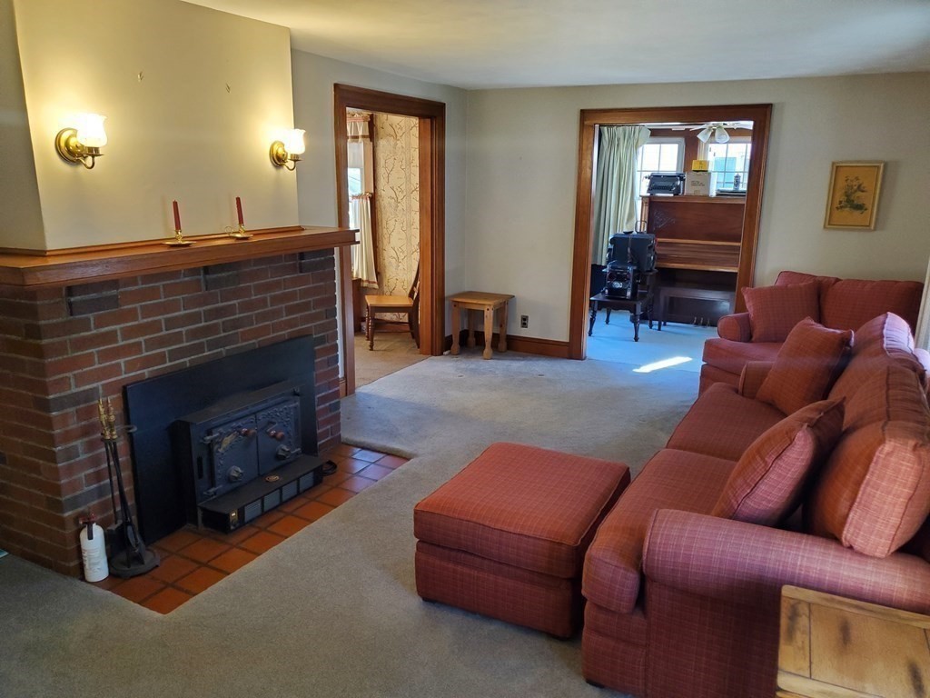 19 Harkness Avenue Springfield, MA 01118 - Photo 11 of 28 Gallery Image 11