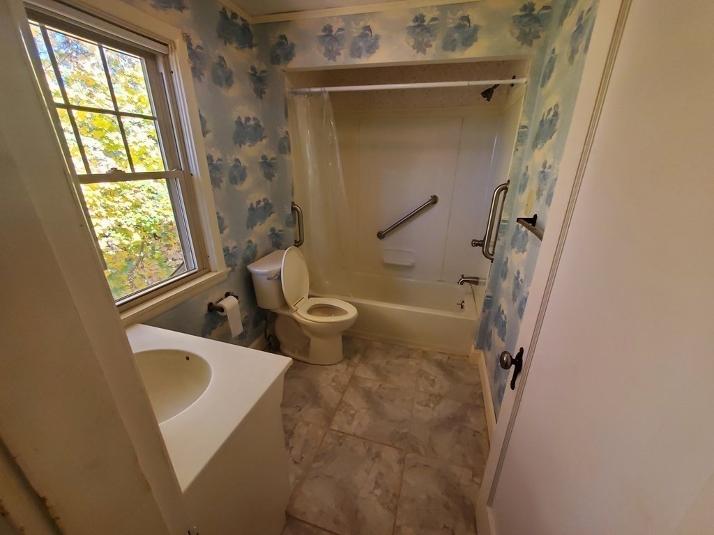 19 Harkness Avenue Springfield, MA 01118 - Photo 16 of 28 Gallery Image 16