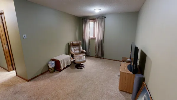 $350,000 | 941 Mary Avenue Southeast, Willmar, MN 56201