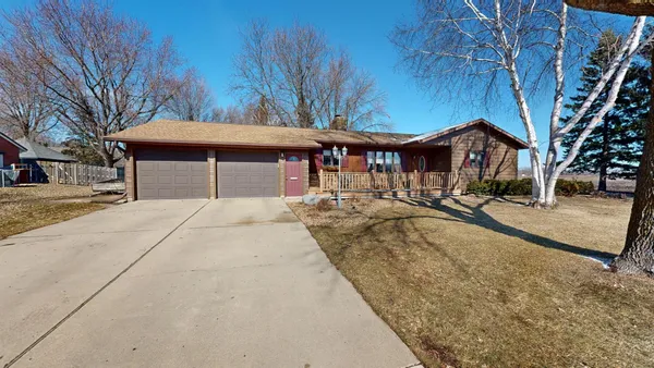$350,000 | 941 Mary Avenue Southeast, Willmar, MN 56201