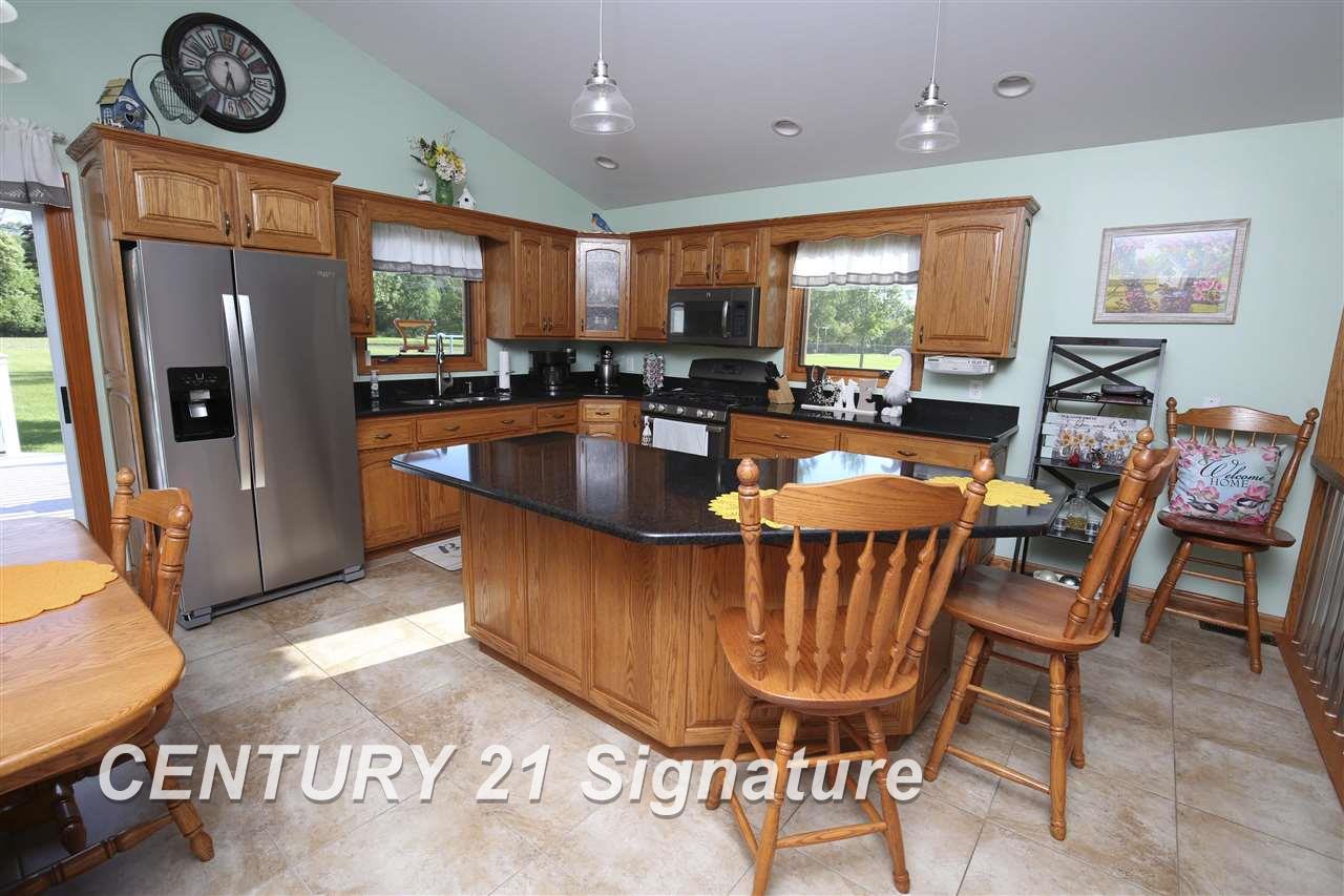 2396 East Chip Road Kawkawlin, MI 48631 - Photo 9 of 42