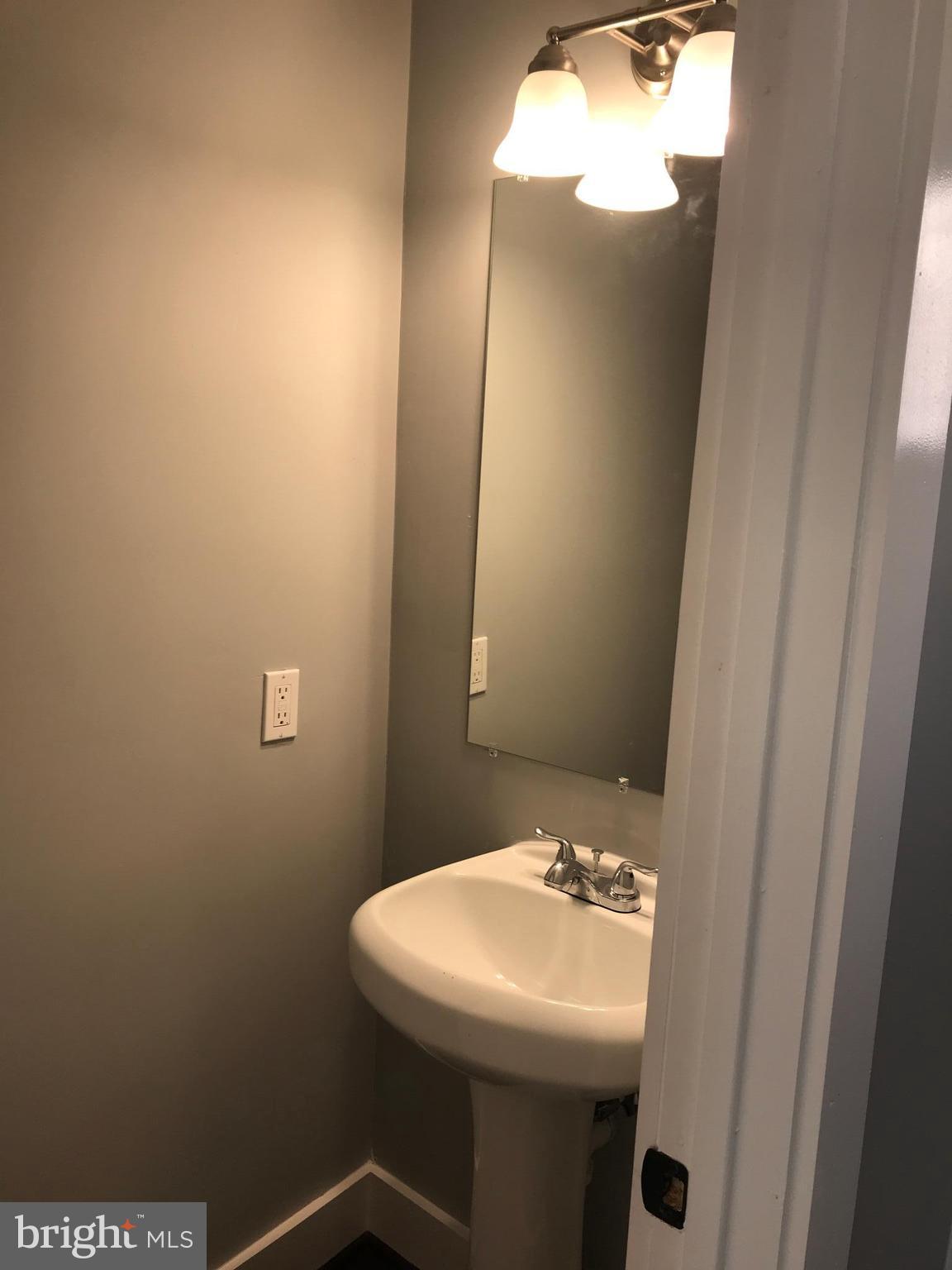 3155 Apple Road Northeast, Unit 5 Washington, DC 20018 - Photo 9 of 20 Bath
