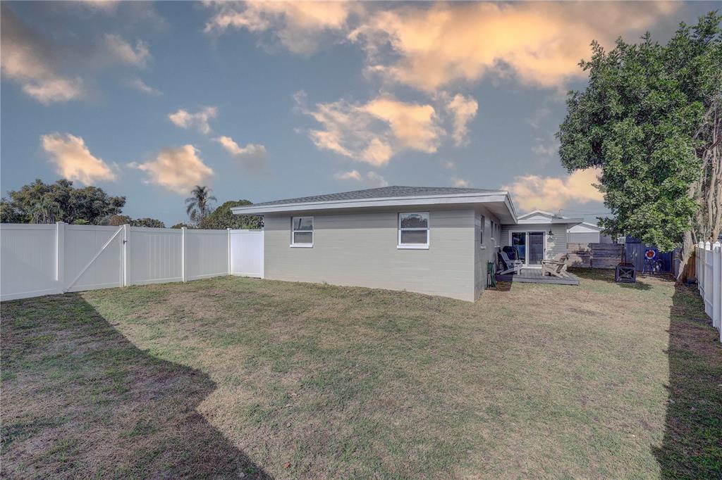 8201 Ridge Road Seminole, FL 33772 - Photo 34 of 36 a view of backyard of house