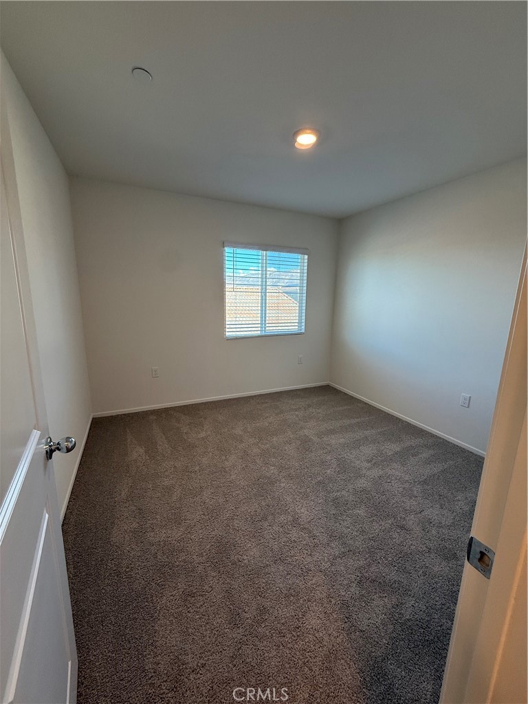 479 Hollyhock Circle San Jacinto, CA 92582 - Photo 20 of 36 an empty room with a window