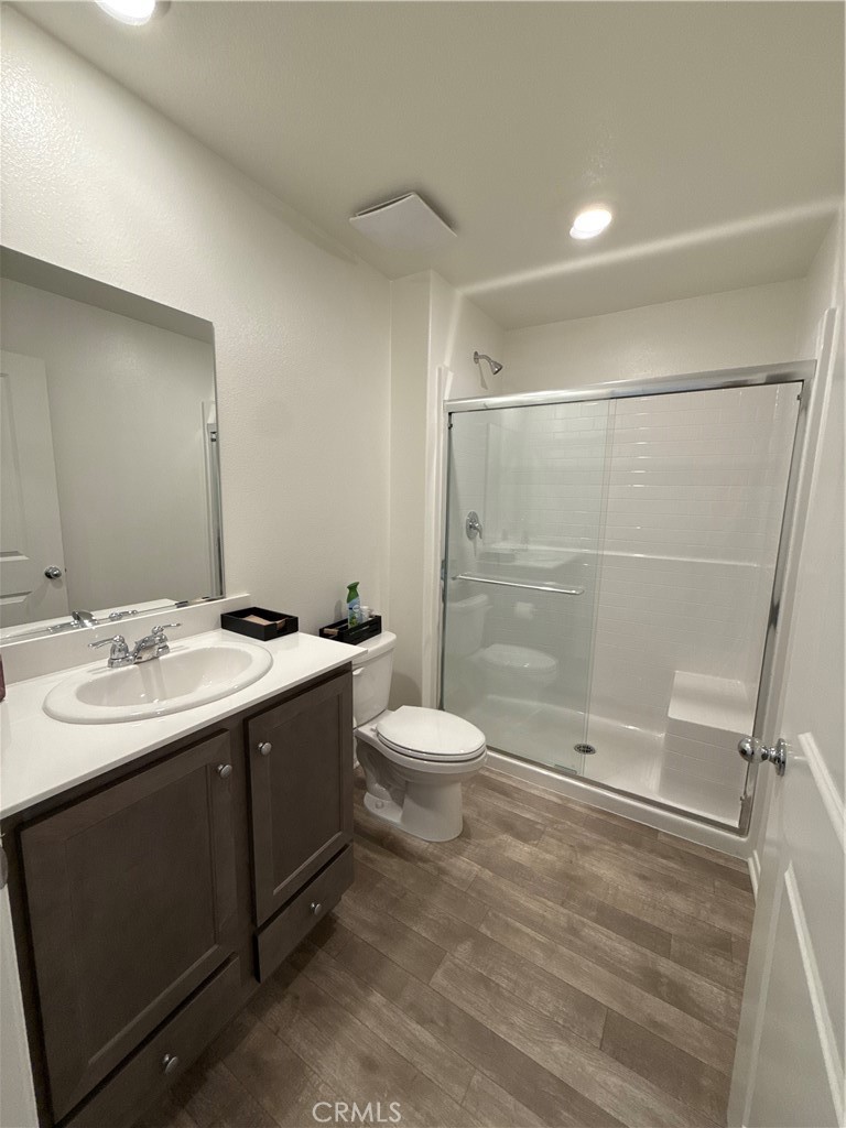 479 Hollyhock Circle San Jacinto, CA 92582 - Photo 31 of 36 a bathroom with a sink toilet and shower
