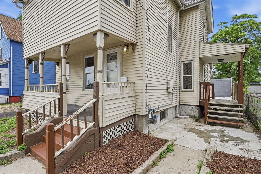 52 Lebanon Street Springfield, MA 01109 - Photo 3 of 42