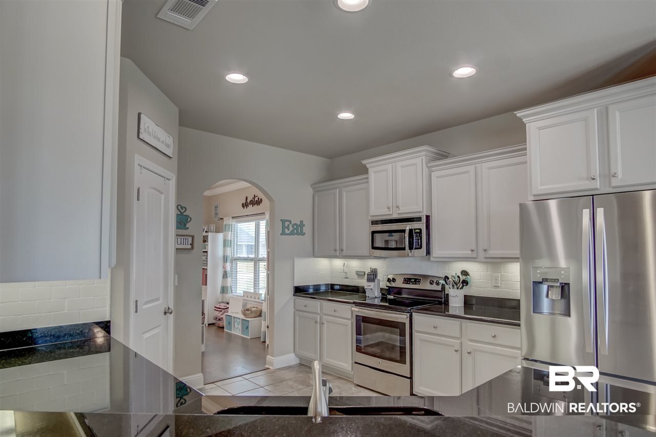 7111 Rocky Rd Loop Gulf Shores, AL 36542 - Photo 10 of 40 Kitchen