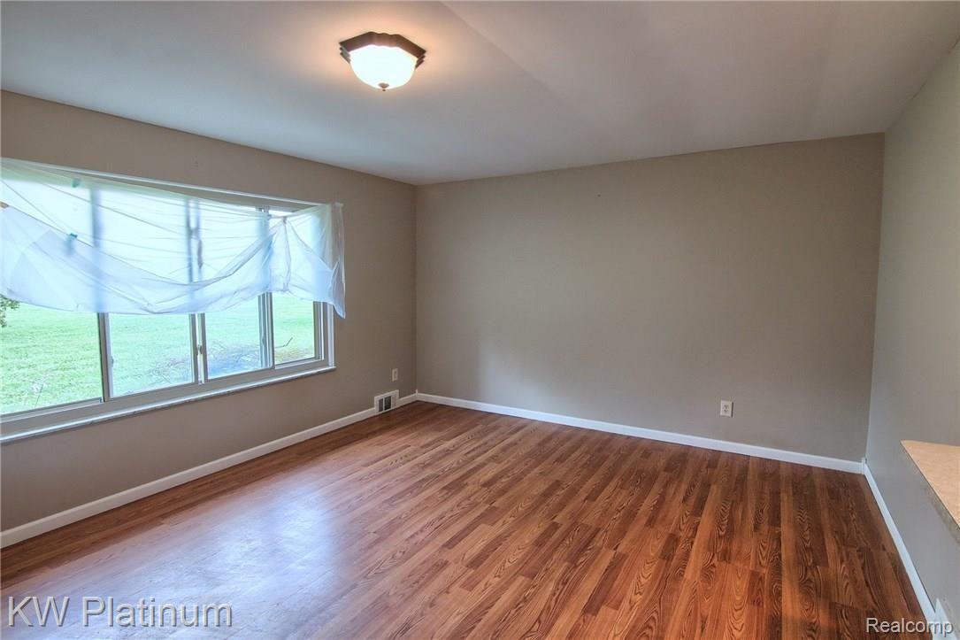 11369 Gilbert Road Memphis, MI 48041 - Photo 7 of 32 Living_Room.jpg
