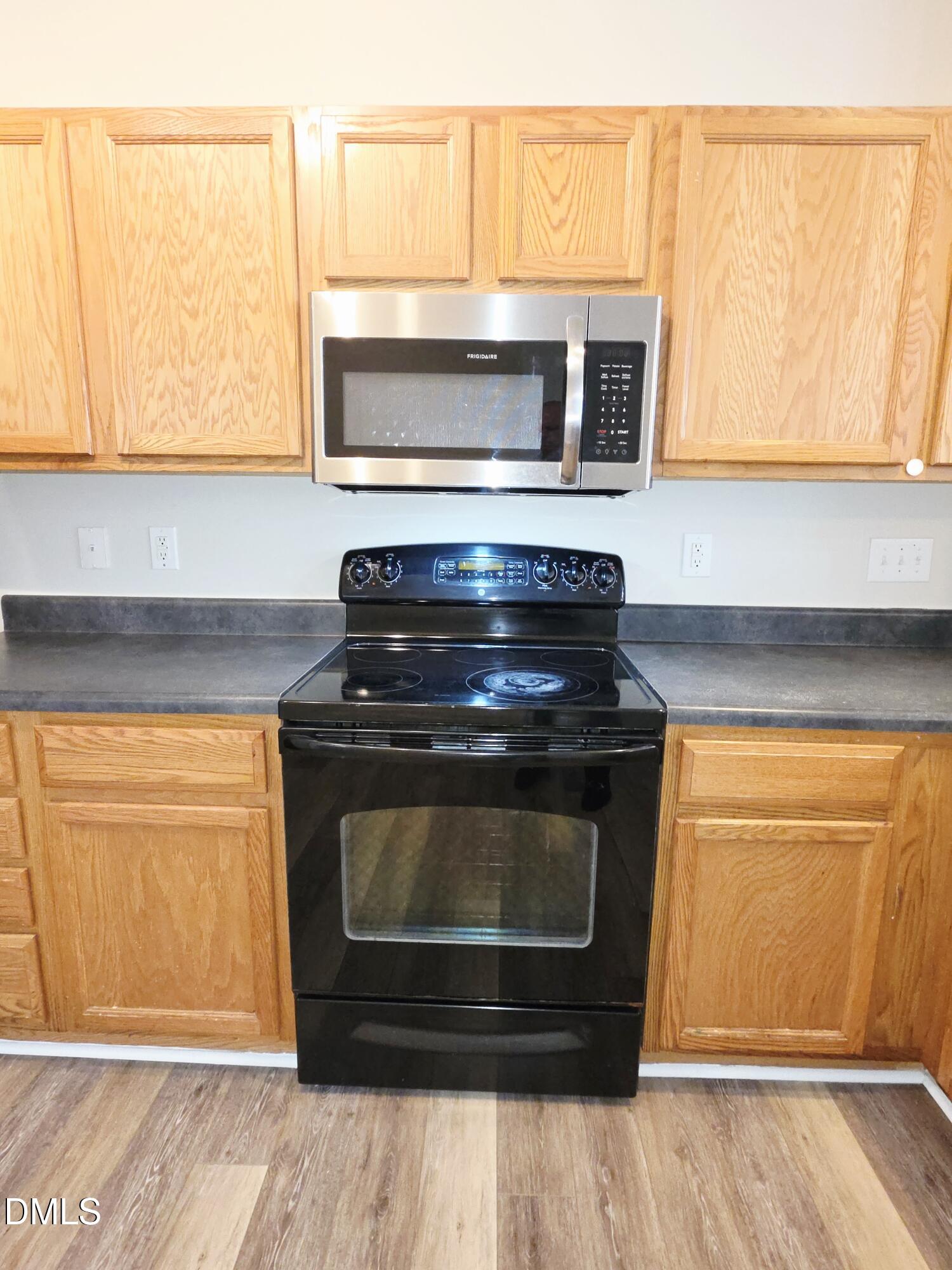 1111 Consortium Drive, Unit 103 Raleigh, NC 27603 - Photo 6 of 43 Electric Oven and Cooktop
