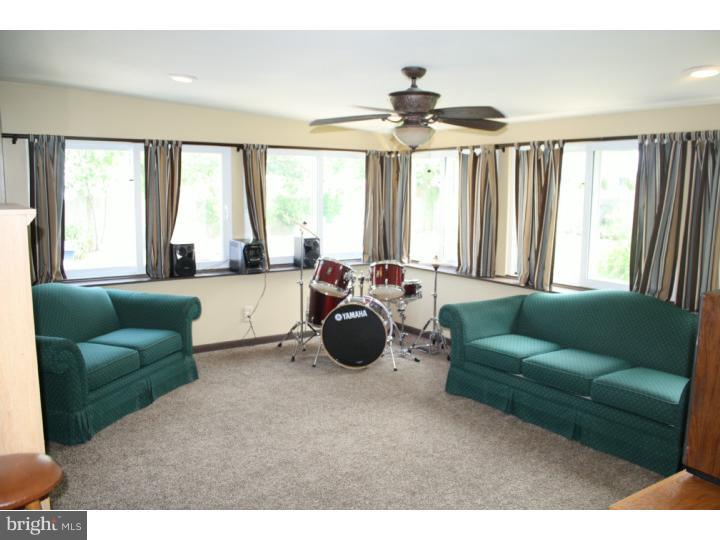43 Stagecoach Road Southampton, NJ 08088 - Photo 11 of 16 Sun Room