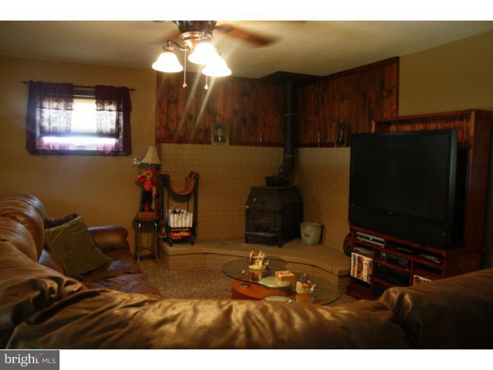 43 Stagecoach Road Southampton, NJ 08088 - Photo 8 of 16 Living Room