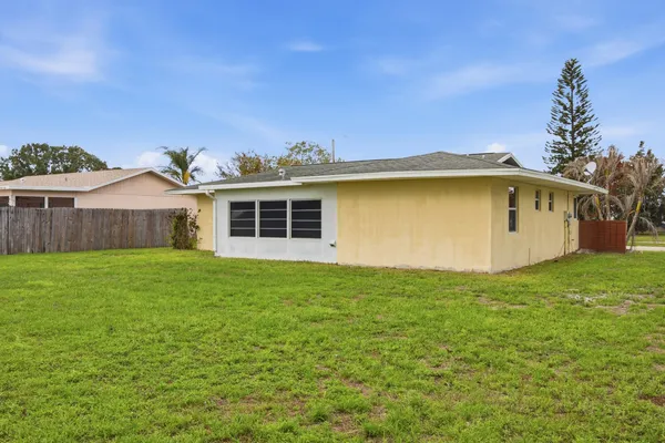 $2,200 | 226 Southwest Reynolds Avenue, Port St. Lucie, FL 34983