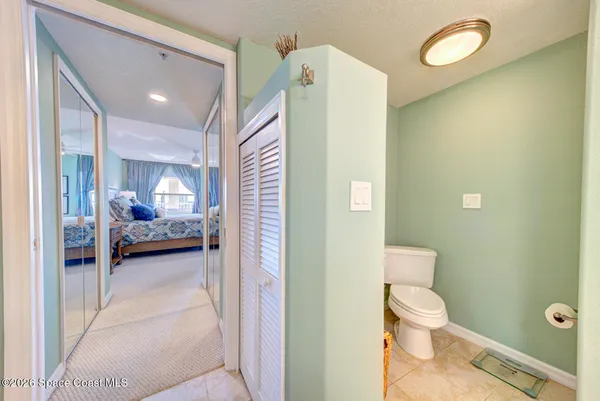 a en suite bathroom with a toilet sink and shower