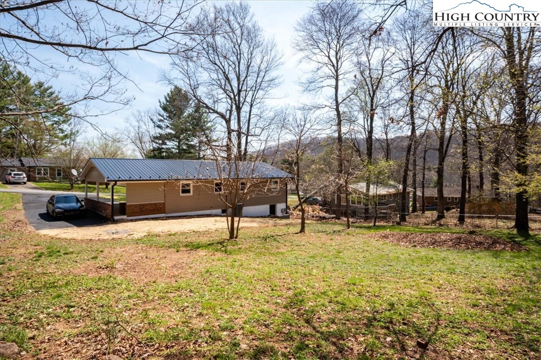 45 Miles Street Sparta, NC 28675 - Photo 3 of 30