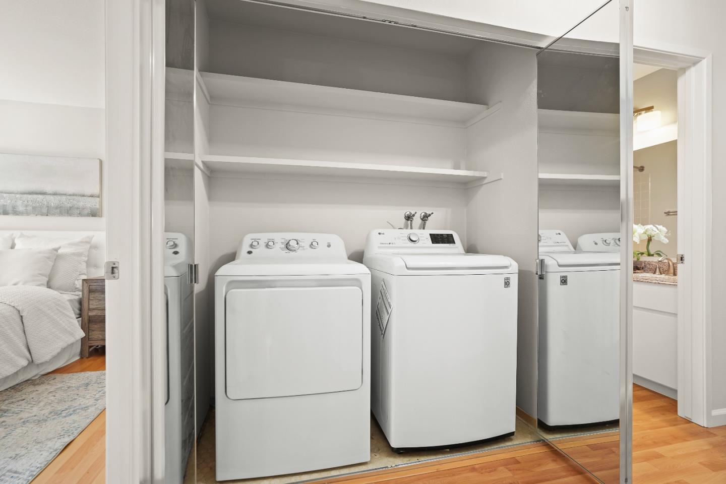 928 Wright Avenue, Unit 1005 Mountain View, CA 94043 - Photo 19 of 25 a utility room with dryer and washer