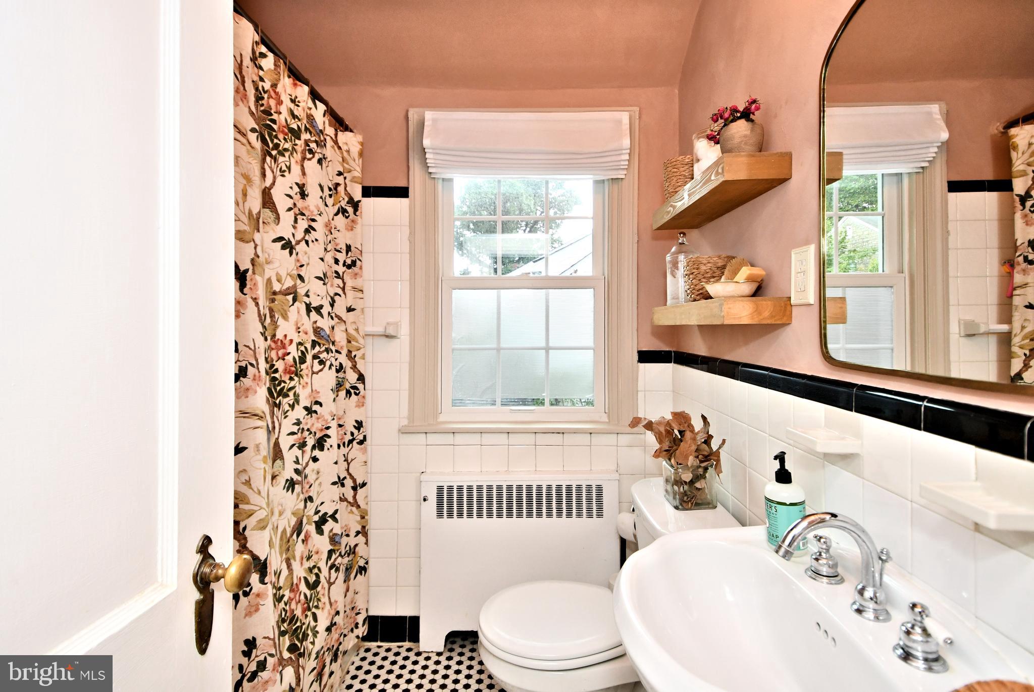 300 Canterbury Road Havertown, PA 19083 - Photo 22 of 25 Hall Bath