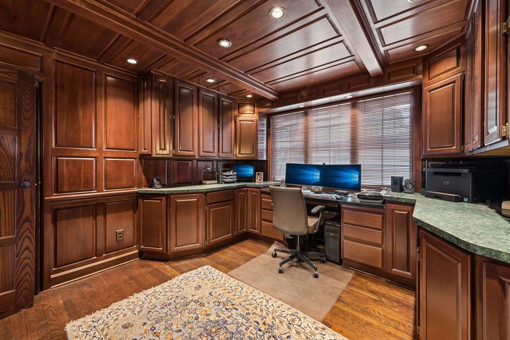 1247 Washington Road Pittsburgh, PA 15228 - Photo 26 of 41 Home office with tucked in laundry