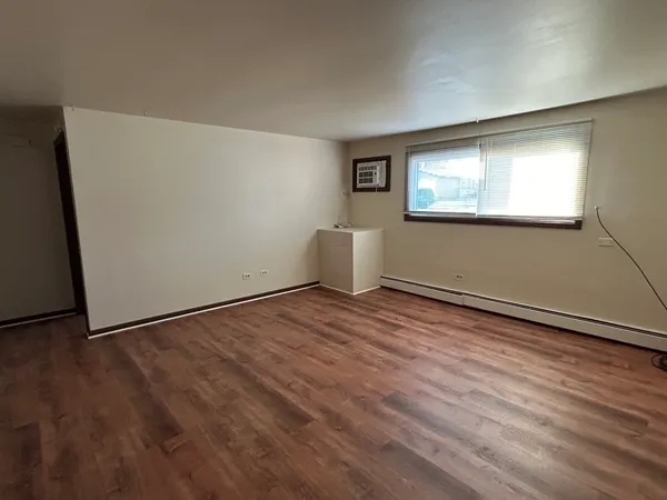 $1,350 | 1300 Getzelman Drive, Unit 1, Elgin, IL 60123