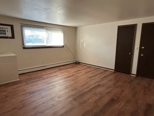 $1,350 | 1300 Getzelman Drive, Unit 1, Elgin, IL 60123