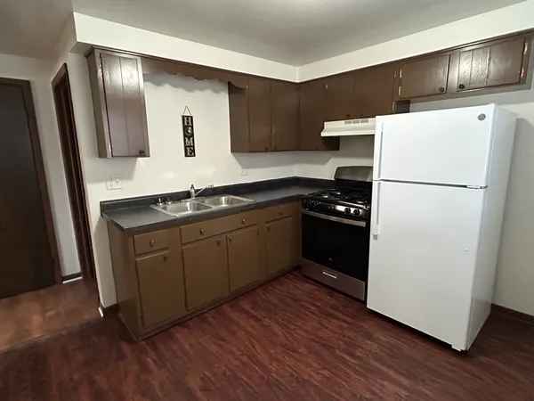 $1,350 | 1300 Getzelman Drive, Unit 1, Elgin, IL 60123