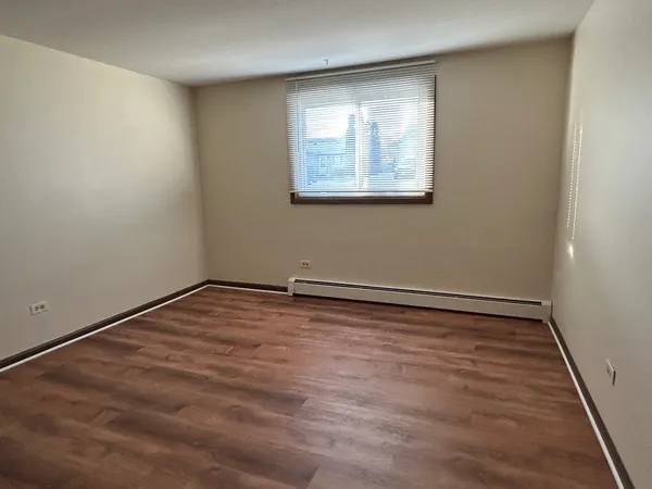 $1,350 | 1300 Getzelman Drive, Unit 1, Elgin, IL 60123