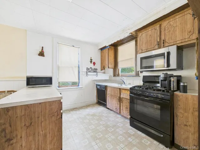 $899,000 | 36-17 201st Street | Auburndale