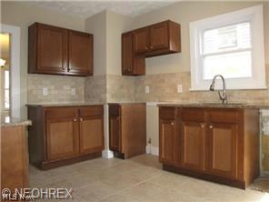 12876 Cedar Road Cleveland, OH 44118 - Photo 3 of 23 lots of cabinet space