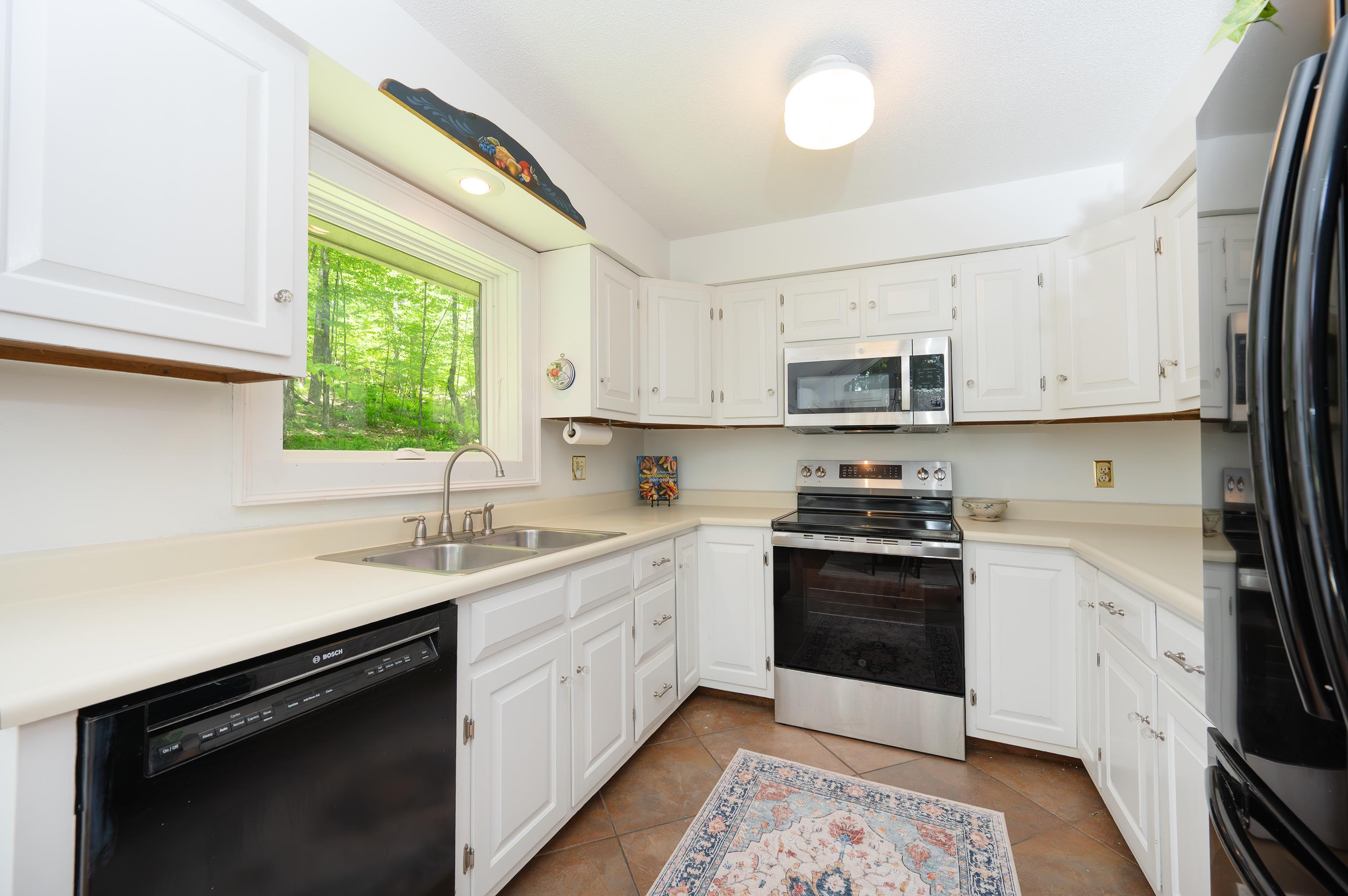 1196 Marsh Family Road, Unit 7176 Hartford, VT 05059 - Photo 20 of 49
