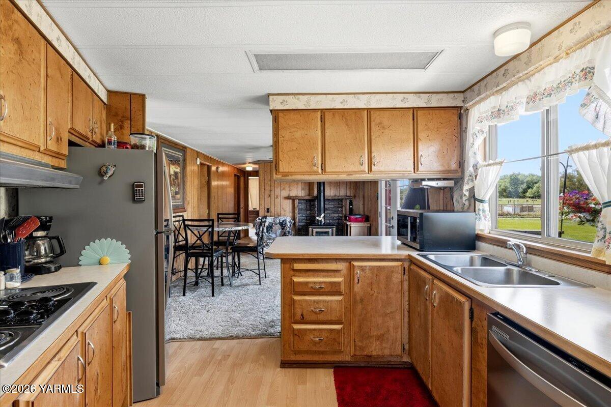 12401 Meadowbrook Road Yakima, WA 98903 - Photo 8 of 20 08 Kitchen