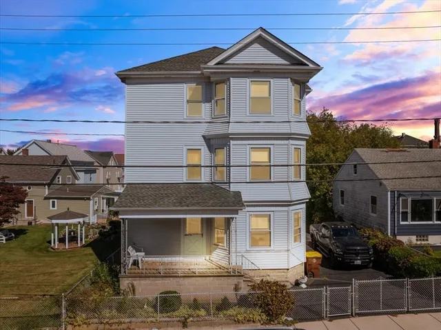 $2,300 | 576 Slade Street, Unit 2, Fall River, MA 02724