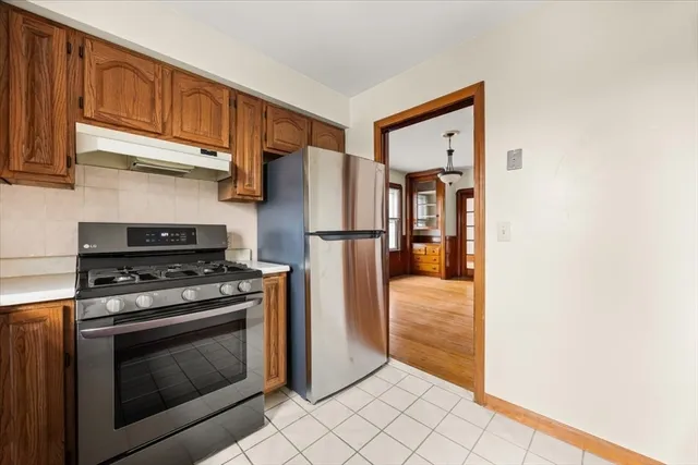 $2,300 | 576 Slade Street, Unit 2, Fall River, MA 02724