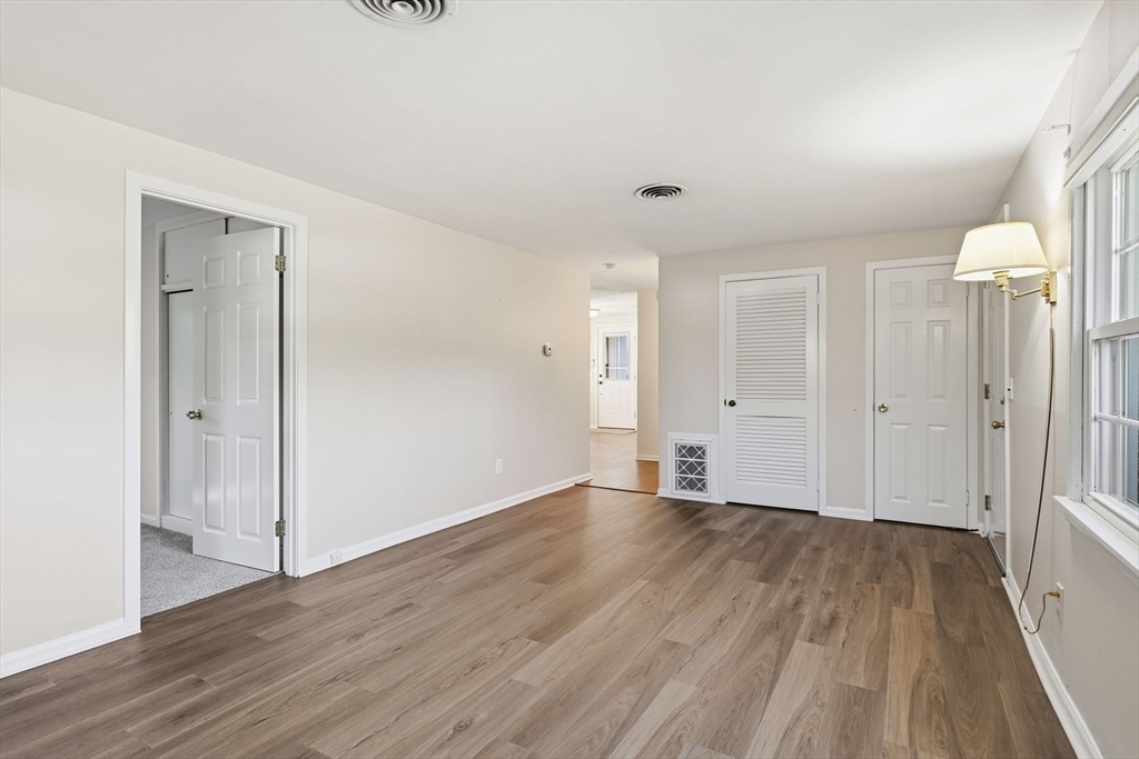291 Old Farm Road Springfield, MA 01119 - Photo 6 of 34