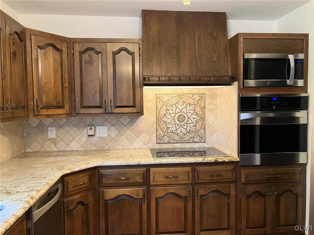 4290 Wellesley Road Bethlehem, PA 18017 - Photo 12 of 50 Notice the decorative mosaic tiled backsplash behi