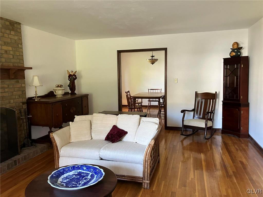 4290 Wellesley Road Bethlehem, PA 18017 - Photo 5 of 50 East side of the living room facing the 12x11 dini